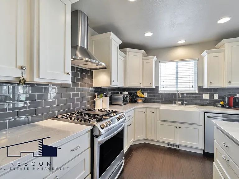 1439 Dunbar Ln — Photo 3