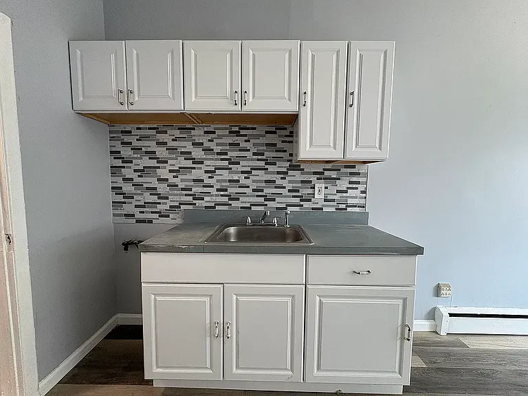 24 Beacon Ave #3E — Photo 1