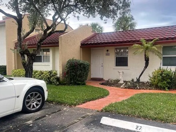 423 Lake Evelyn Drive, West Palm Beach, FL 33411