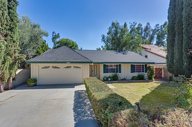 1st image of 15767 Country Club Dr