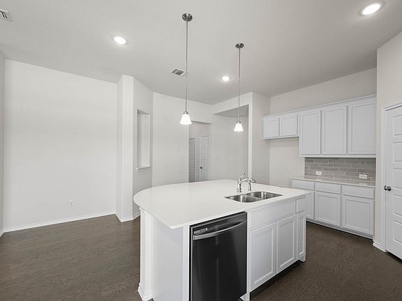 3rd image of 10301 Tapioca St