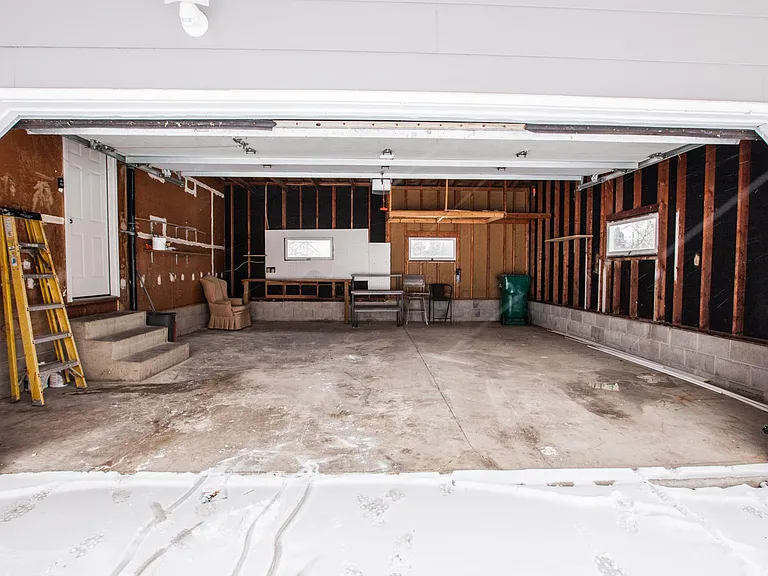2.5 car garage (extra storage space)