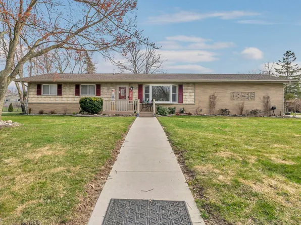 3328 Catalina Dr, Bay City, MI 48706