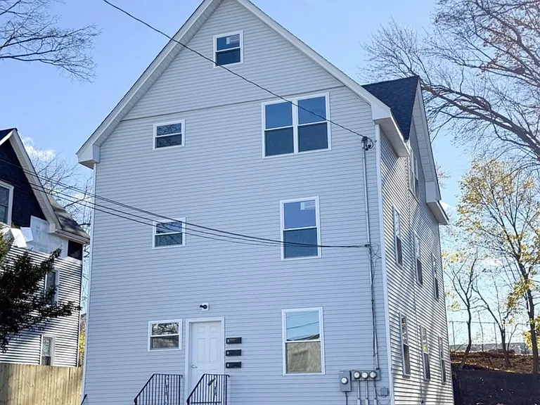 31 Florence St #3 — Photo 2