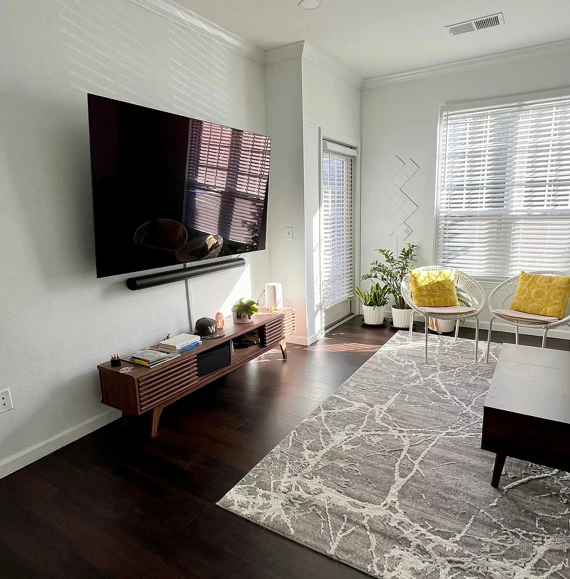 1 bed, 690 sqft, $2,200 — Photo 2
