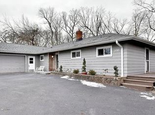 100 Fuller Rd, Hinsdale, IL 60521