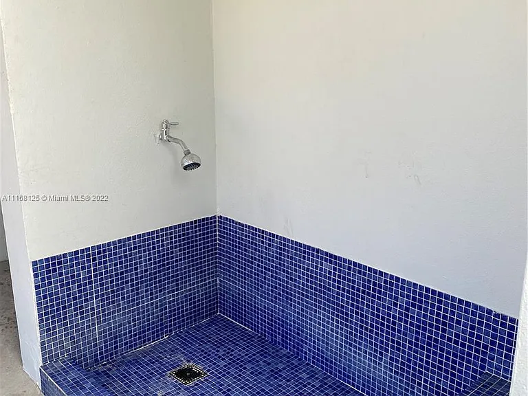 5161 Collins Ave #914 — Photo 24