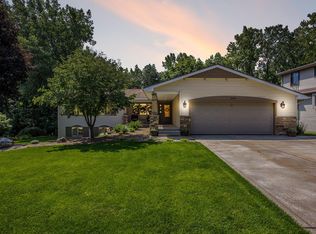 2610 Westbrook Dr NW, Grand Rapids, MI