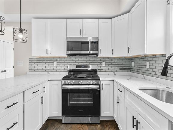 5th image of 57 Windsor St