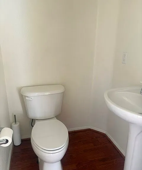 464 Middlebury Ct — Photo 6