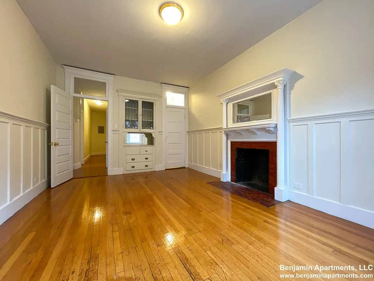 Building Photo - 1788 Beacon St #10