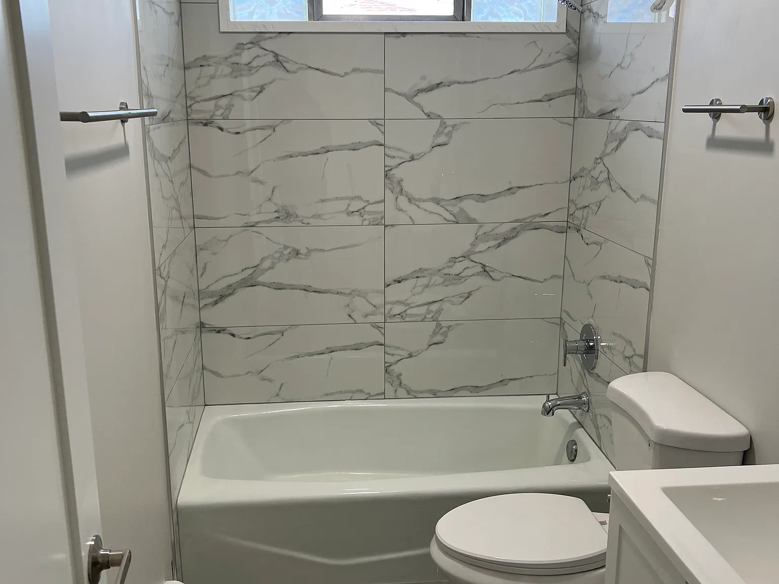2 bed, 970 sqft, $1,875 — Photo 2