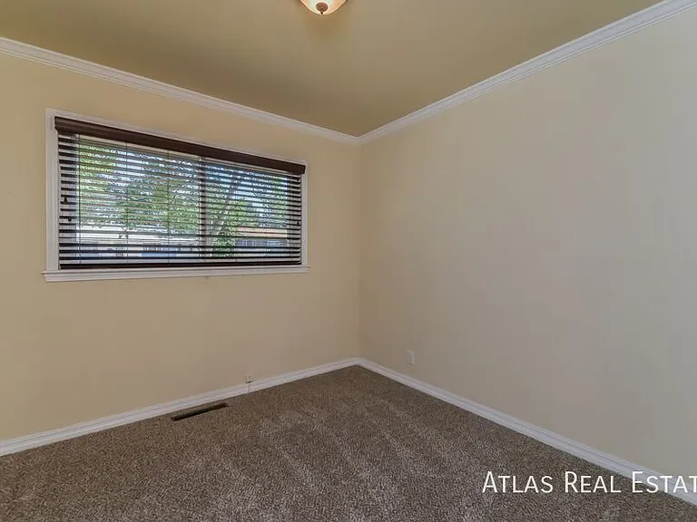 2611 Waldean St — Photo 3