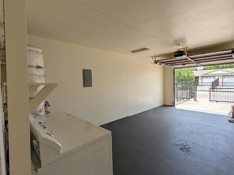 7464 Della Cir — Photo 17