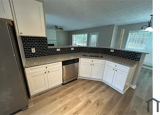 1127 Holly Green Ct — Photo 12