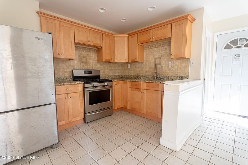 5th image of 3202 6th Avenue