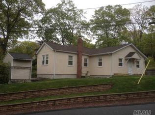 45 Gooseberry Rd, Rocky Point, NY 11778