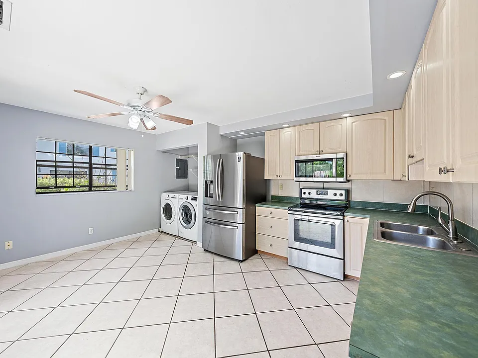 352 Prestwick Cir #1