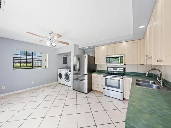 352 Prestwick Cir APT 1, Palm Beach Gardens, FL 33418