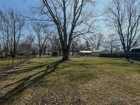 3rd image of 1819 Louis Ln