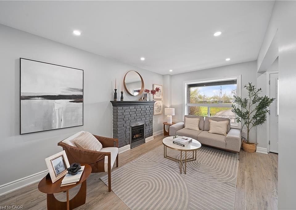 1st image of 305 Weir St N