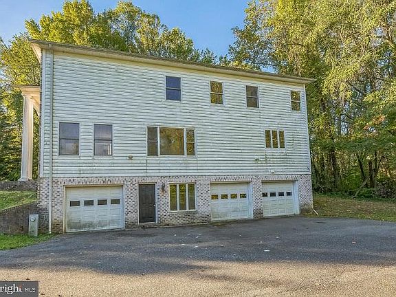 2nd image of 2108 Rose Hill Ln