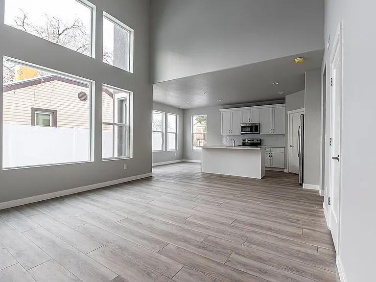 712 E Zekes Ct — Photo 5