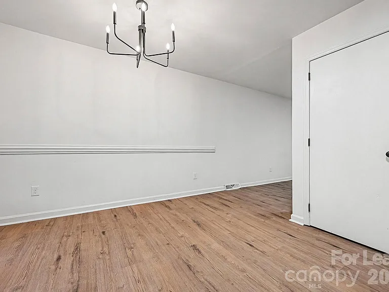 5001 Lakecrest Dr — Photo 10