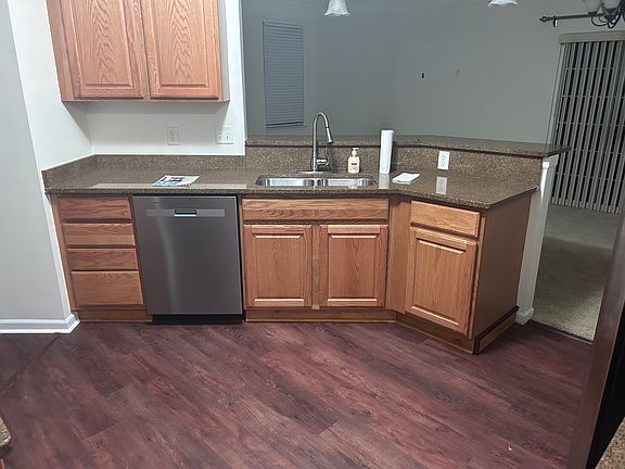 New dishwasher, granite counter top