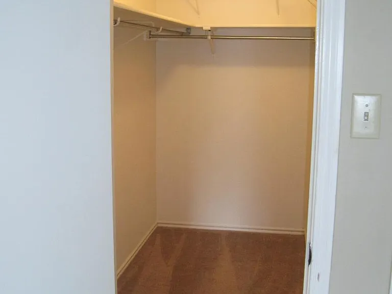 4906 Kenton Lake — Photo 9