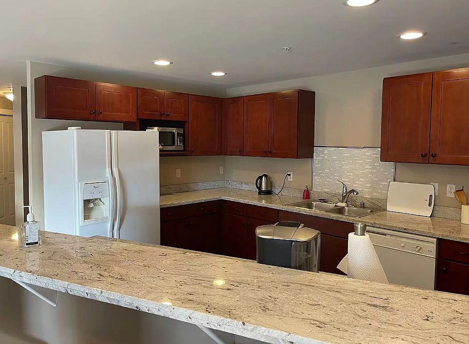 1st image of 11920 98th Ave NE APT 208