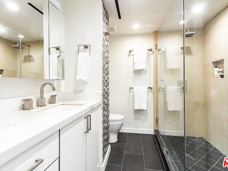 838 N Doheny Dr #203 — Photo 15