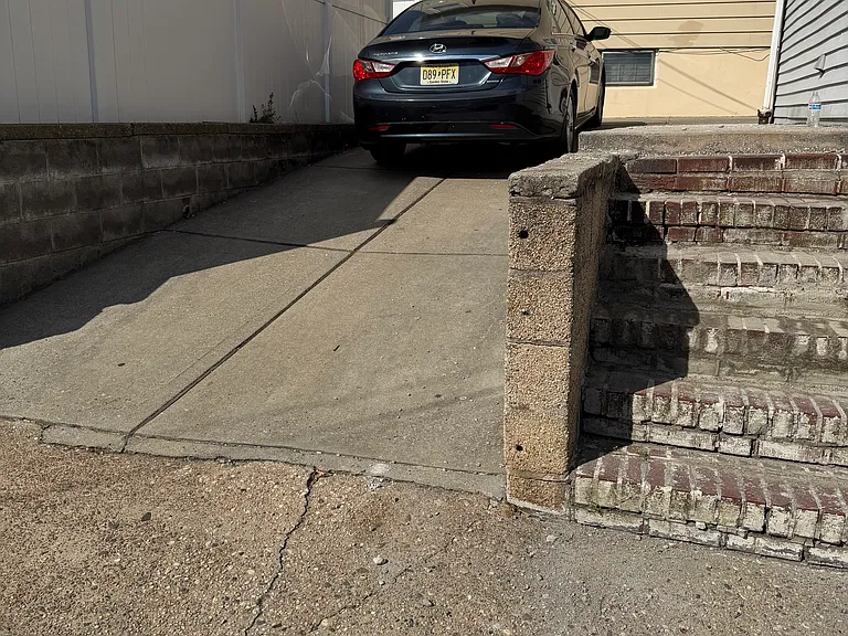 369-371 Avenue E #1 — Photo 2
