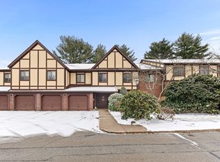 32 Rainbow Pond Dr APT B1, Walpole, MA 02081