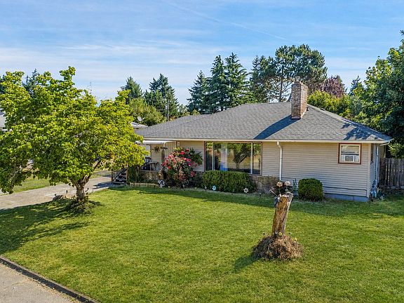 2nd image of 2918 SE 143rd Ave