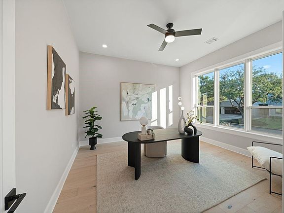 2nd image of 2046 Macarthur St