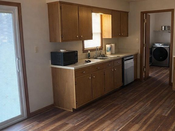 3rd image of 1011 Consolidated Road