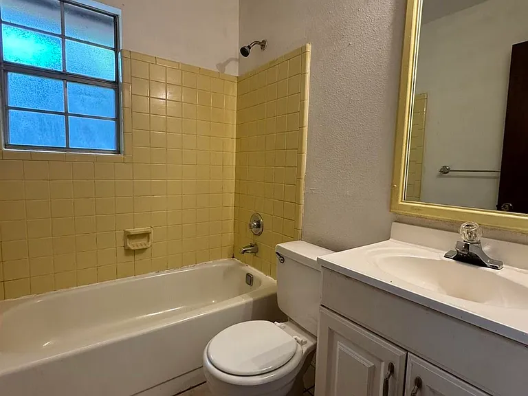 718 Mills Ave #A — Photo 5