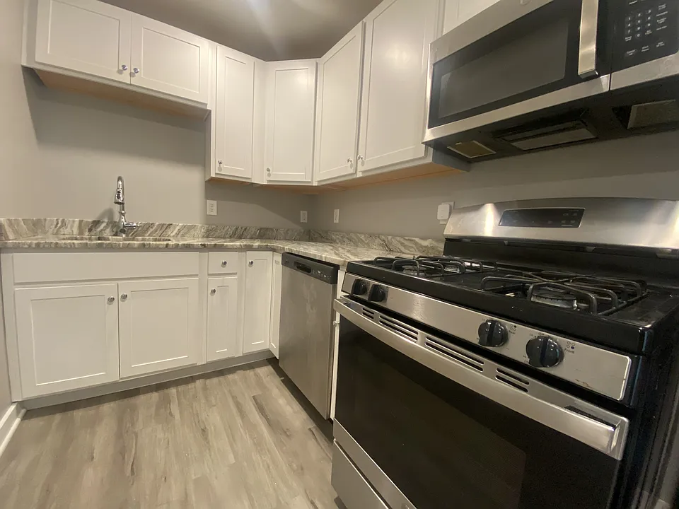 218 W King St #2
