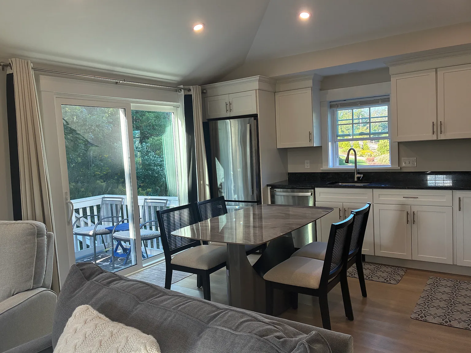 2 bed, 854 sqft, $3,800 — Photo 2