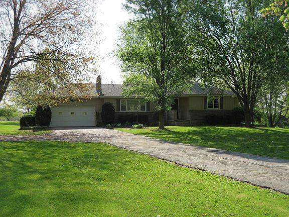 Pleasant home in the country with plenty of shade!