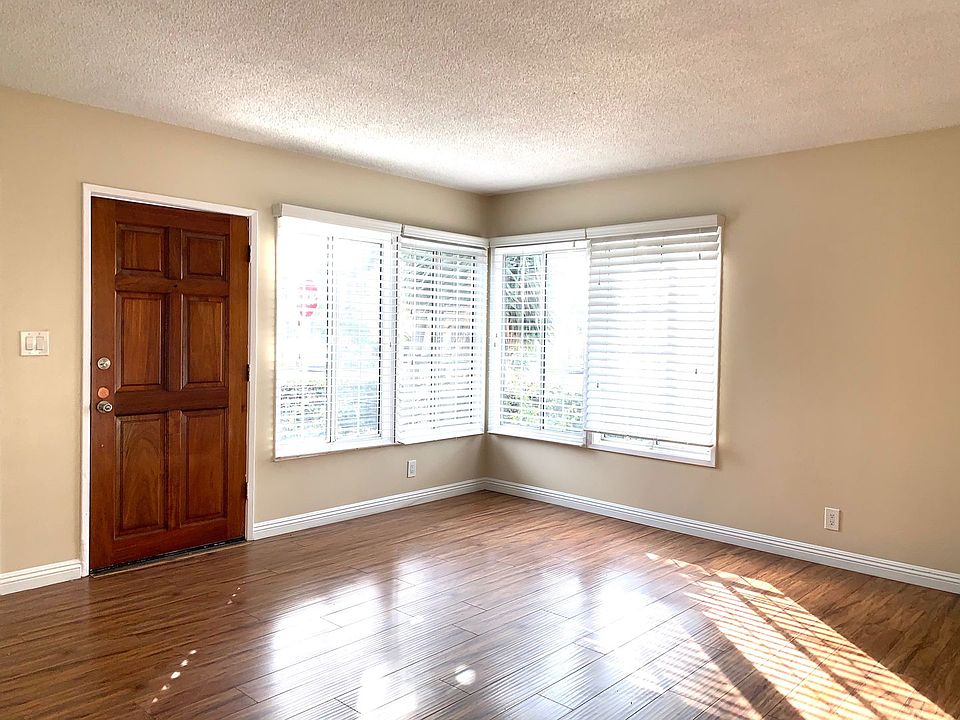 1st image of 913 W 19th St #913