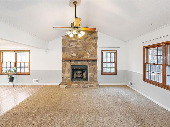 5th image of 426 Creekside Ln