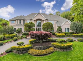 11 Summer House Hill Rd, Holmdel, NJ 07733