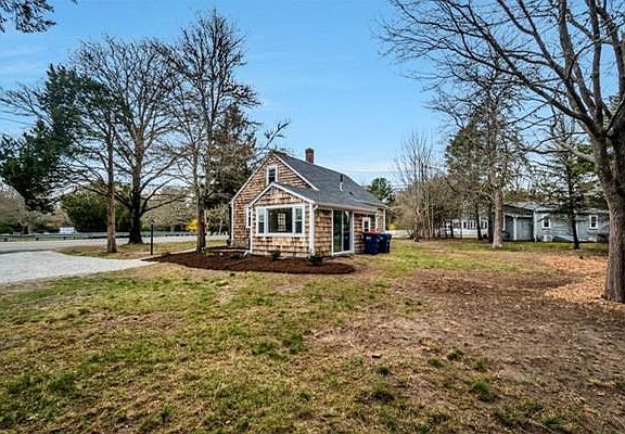 3rd image of 46 Acushnet Rd