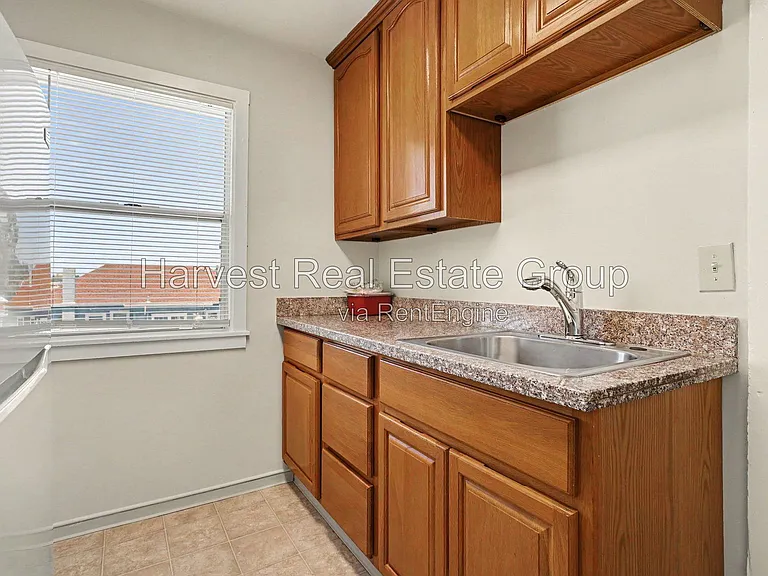 22284 Mission Blvd — Photo 11