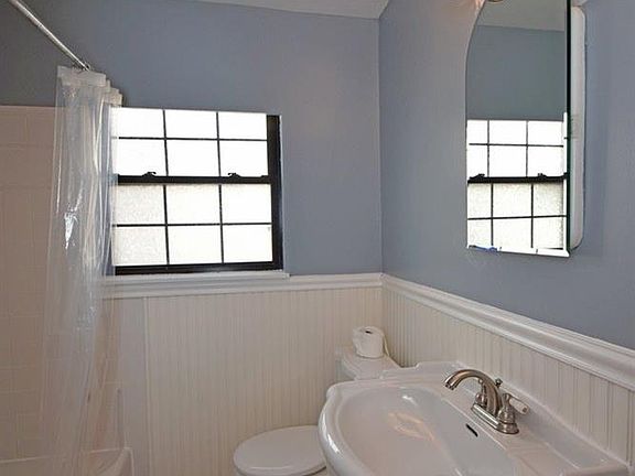 4th image of 3984 Ballard Ave