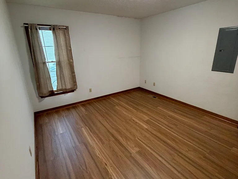 16005 Tipton Cir — Photo 10