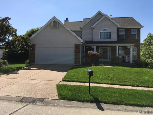 1111 Oak Borough Dr, Ballwin, MO 63021