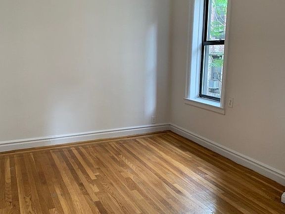 4th image of 330 E 52nd St #51A